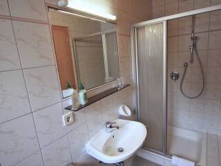 09. Catered chalet Gretl Serfaus Douche