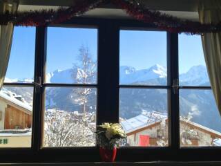 10. Catered chalet Raeterhof Fiss Uitzicht eetruimte