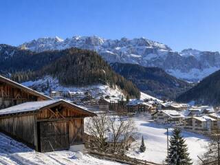 16. Catered chalet Neidia Selva Wolkenstein Uitzicht balkon