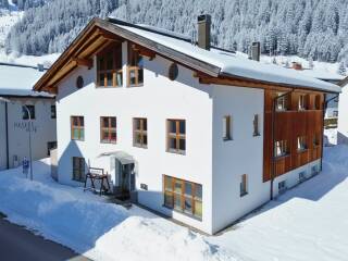 01. Catered chalet Regina Sankt Anton Aanzicht