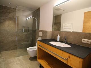 12 v2. Catered chalet Elfriede Fiss Badkamer Apartment G