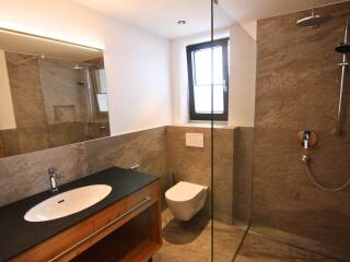 31. Catered chalet Elfriede Fiss Badkamer Apartment G